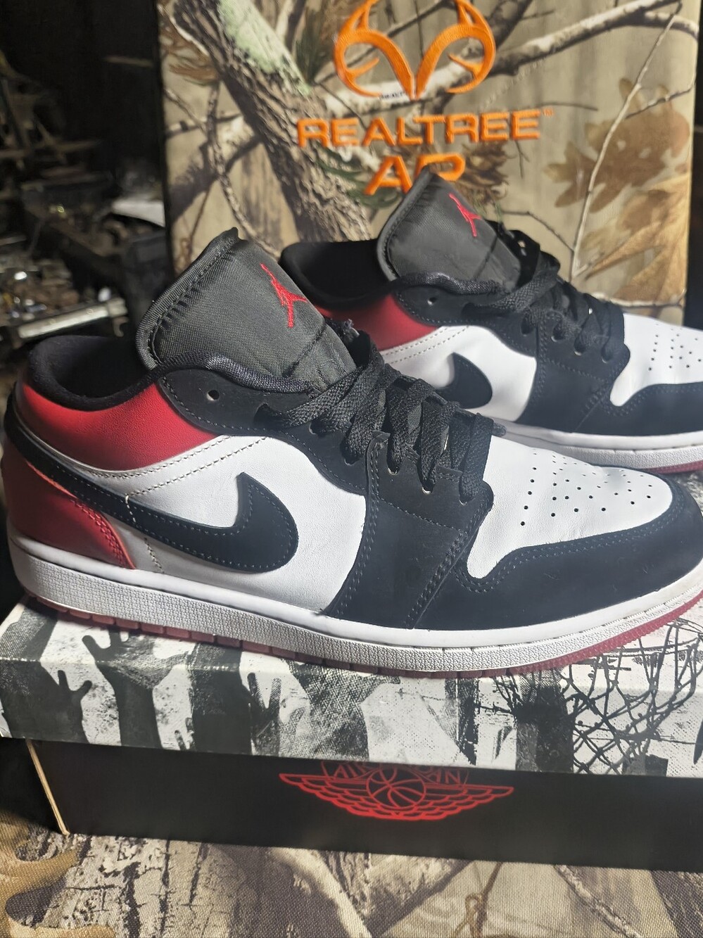 Jordan 1 Low SE - Picture 4 of 9